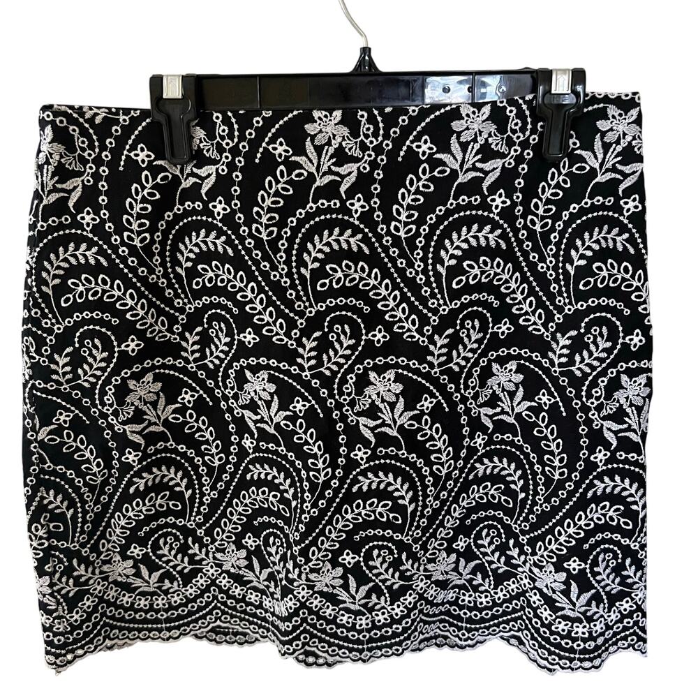 LOFT Women's Black & White Embroidered Scalloped Hem Skirt Size 10 Office Siren - Picture 2 of 9